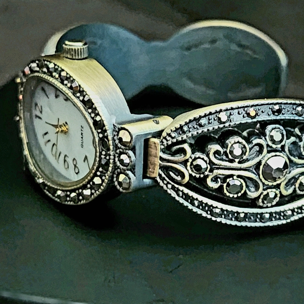 Elegant Shimmer Cuff Watch - Picture 3 of 5